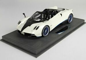 【送料無料】模型車 モデルカー パガーニフアイラロードスターマイカホワイトショーケースbbr pagani huayra roadster mica white 2017 with showcase 118