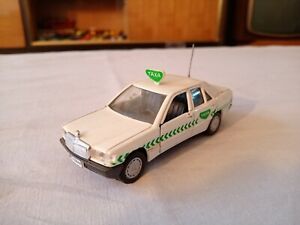 【送料無料】模型車 モデルカー モデルカーガマメルセデスベンツタクシーバージョンタクシーコンディションmodel car gama 1167 mercedesbenz 190e taxi version taxa 143 good condition