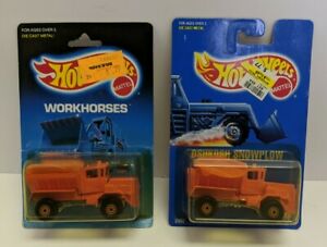 【送料無料】模型車 モデルカー セットカードホットホイールオシュコシュset of 2, different cards hot wheels oshkosh snowplow 5905 amp; 201 nip