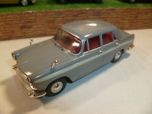 【送料無料】模型車 モデルカー ヴァンガードオースティンケンブリッジ143 vanguards austin cambridge｜hokushin