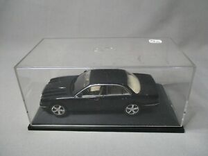 【送料無料】模型車 モデルカー ユニバーサルジャガーカジノロワイヤルブラックトレボンイータット
