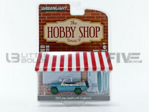 【送料無料】模型車 モデルカー グリーンライトコレクティブルズカイザージープスターサーフボードgreenlight collectibles 164 kaiser jeep jeepster with surfboards 1968 970