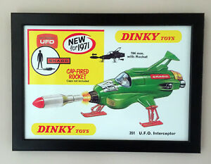 【送料無料】模型車 モデルカー ディンキートラップフレームポスターdinky toys 351 ufo trap framed poster a4 measure signal