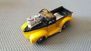 【送料無料】模型車 モデルカー オートミニアトゥールホットホイールフォードピックアップゼールグターズスタンド