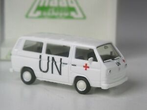 【送料無料】模型車 モデルカー クラスヘルパミッションコンフオリグclass herpa maag vw t3 bullies on a mission the drk in conf orig