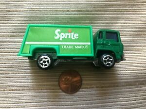 【送料無料】模型車 モデルカー フォードスプライトソーダリヴレゾンカミオンヴラックヴィンテージford sprite soda livraison camion, 63cm hong kong en vrac , vintage