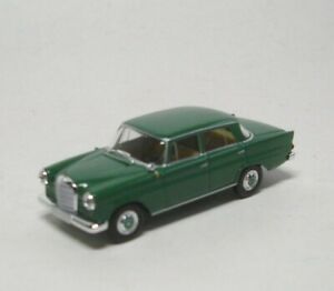 【送料無料】模型車 モデルカー メルセデスベンツヴェルトフォンセスターマダmercedesbenz 190c w110 vert fonce 187 starmada