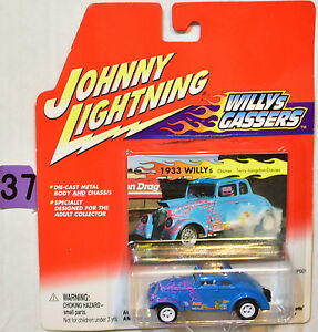 【送料無料】模型車 モデルカー ジョニーライトニングウィリーズガザーズウィリーjohnny lightning 2001 willys gassers 1933 willys white lightning
