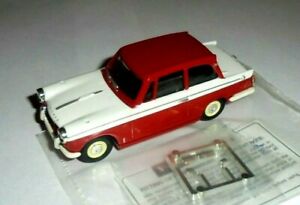 【送料無料】模型車 モデルカー ヴァンガードヘラルドボックスcar 143 vanguards va00513 triumph herald 1959 redwhite box
