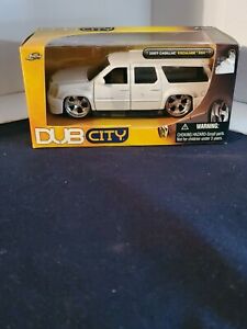 【送料無料】模型車 モデルカー ダブシティスケールキャデラックエスカレードdub city 143 scale 2007 cadillac escalade esv free shipping｜hokushin