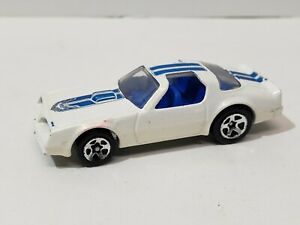 【送料無料】模型車 モデルカー ホットホイールホットバードパックホワイトポンティアックトランスアム