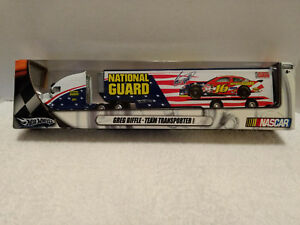 【送料無料】模型車 モデルカー ホットホイールグレッグビッフルチームトランスポータースケールhot wheels nascar greg biffle 16 national guard team transporter 164 scale