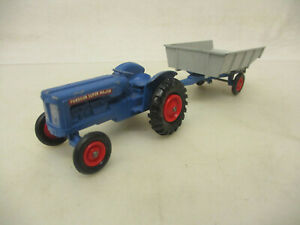 【送料無料】模型車 モデルカー マッチボックスキングサイズフォードソントタートレーラーx16215 matchbox kingsize no k11 fordson tractor and trailer