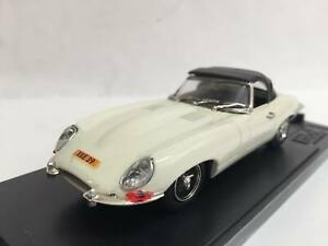 【送料無料】模型車 モデルカー モデルジャガーティポスパイダーコンカポッティナコッシュエスカラbox model jaguar tipo e spyder con capottina 8462 143 coche escala|hokushin