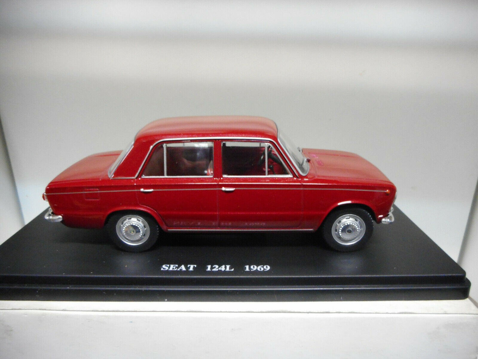 【送料無料】模型車 モデルカー サルヴァットブリスターseat 124 l 1969 salvat 124 blister bad