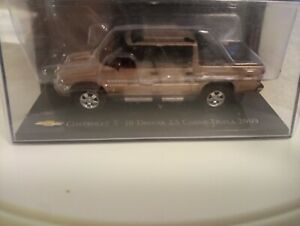 【送料無料】模型車 モデルカー シボレーデラックスキャビンデュプラchevrolet s10 deluxe 25 cabine dupla 2009 143