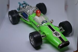 【送料無料】模型車 モデルカー フォーミュラドイツスケールプラスチックak brm no 83 formula 1 f1 made in germany 118 scale 25 cm plastic｜hokushin