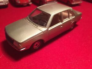 【送料無料】模型車 モデルカー ソリッドルノーsolido renault 18