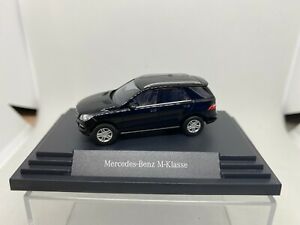 【送料無料】模型車 モデルカー ブッシュメルセデスベンツクラスディーラーbusch 187 mercedes benz mlclass dealer edition