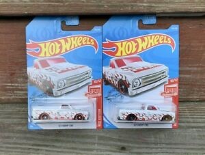 【送料無料】模型車 モデルカー ホットホイールシェビーケースターゲットレッドエディションレッドロット2019 hot wheels 67 chevy c10 p case target red edition 176 red lot of 2