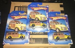 【送料無料】模型車 モデルカー ホットホイールウッディイエローウォルマートカラーグレーロットhot wheels 2010 1940 40’s woodie yellow walmart color grey exclusive lot of 3