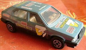 【送料無料】模型車 モデルカー アルファロメオブラゴalfa romeo 33 4193 143 burago