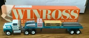 【送料無料】模型車 モデルカー ウィンロスフォードハイカーペンタートターフラットベッドトレーラーwinross ford high carpenter technology tractorflatbed trailer 164|hokushin