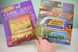 【送料無料】模型車 モデルカー ジョニーライトニングホワイトライトニングクラシックゴールドシェビーエルカミノプラスグリーンjohnny lightning white lightning classic gold 1959 chevy el camino plus green｜hokushin