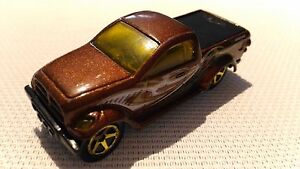 【送料無料】模型車 モデルカー オートミニアトゥールホットホイール≪ダッジパワーワゴンブラウン≫ゼールグターズスタンドauto miniatur hotwheels≪ dodge power waggon dcc brown ≫ sehr guter zustand