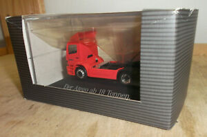 【送料無料】模型車 モデルカー コレクショントンアテゴピンクトターコンスmb collection the atego from 18 tonnes of pink tractor in conf as