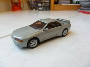 【送料無料】模型車 モデルカー デルプラドミニチュアnissan 1993 del prado 143 miniature