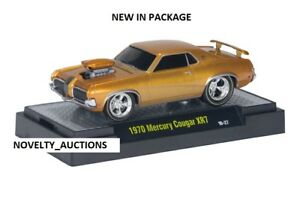 【送料無料】模型車 モデルカー マシングラウンドパウンダーマーキュリークーガーゴールドm04 81161 06 m2 machines ground pounders 1970 mercury cougar xr7 gold 164