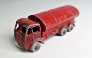 【送料無料】模型車 モデルカー マッチガソリンタンカーエッソレッドグレープラスチックホイールmatchbox 11b erf petrol tanker esso red gpw grey plastic wheels