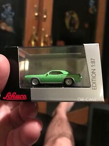 【送料無料】模型車 モデルカー シューコプリマスバーダschuco 187 plymouth barracuda