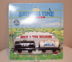 【送料無料】模型車 モデルカー ヴィンテージシャイニングタイムステーションミルクタールワゴンレアvintage *nib* shining time station milk amp; tar wagons rare 4001