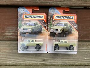 【送料無料】模型車 モデルカー マッチボックスダッジロードロット2019 matchbox 68 dodge d200 r case mbx road 68100 lot of 2