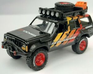 【送料無料】模型車 モデルカー ジョニージープチェロキーブロウラーサブバイスターjohnny lightning 164 jeep cherokee brawler nine sub bister｜hokushin
