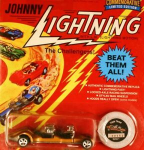 【送料無料】模型車 モデルカー トリプルアメナサデメタルポージョニーライトニングブロンマロンtriple amenaza de metal por johnny lightning bronce marron｜hokushin