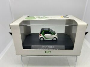 【送料無料】模型車 モデルカー busch 187 smart fortwo electric drive dealer edition