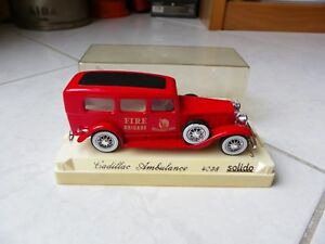【送料無料】模型車 モデルカー キャデラックアンブランシアエイジデオロソリドミニチュアcadillac ambulancia 4038 age de oro solido 143 miniatura