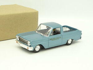 【送料無料】模型車 モデルカー ユニバーサルフォードハヤブサランチロuh universal hobbies 143 blue ford falcon ranchero