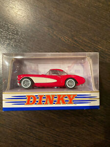 【送料無料】模型車 モデルカー ディンキートイズシボレーコルベットボックスdinky toys dy23 chevrolet corvette 1956red 143 in box|hokushin
