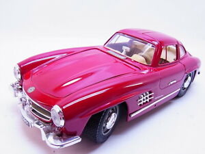 【送料無料】模型車 モデルカー ブブラゴメルセデスベンツモデルカー70923 bburago mercedesbenz 300 sl in red approx 25 cm model car 118|hokushin