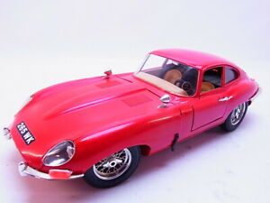 【送料無料】模型車 モデルカー ブブラゴジャガーモデルカー70921 bburago jaguar e 1961 in red approx 26 cm model car 118 12,960円