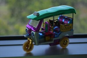 【送料無料】模型車 モデルカー トゥクトゥクタクシーモデルタイトーイtuk tuk taxi car souvenir modelthai boy toey vehicle