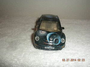 【送料無料】模型車 モデルカー キンスマートフォルクスワーゲンビートルプラネットデコレーション132 kinsmart volkswagen beetle planet decoration