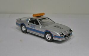 【送料無料】模型車 モデルカー ジョニーライトニングシェビーカマロインディペースカーjohnny lightning 1982 chevy camaro z28, indy 500 pace car, 164, loose