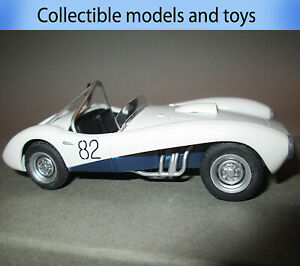 【送料無料】模型車 モデルカー モデルスポーツカーソシズレcar model zil112s sports car, auto legends of the ussr, casting, 1 43