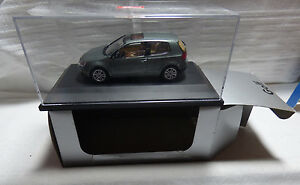 【送料無料】模型車 モデルカー シューコゴルフschuco vw golf v 1 43 bnib
