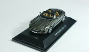 【送料無料】模型車 モデルカー スケールモデルメルセデスベンツロードスターсерыйметалликscale model 143 mercedes benz sls amg roadster 2011 it серыйметаллик